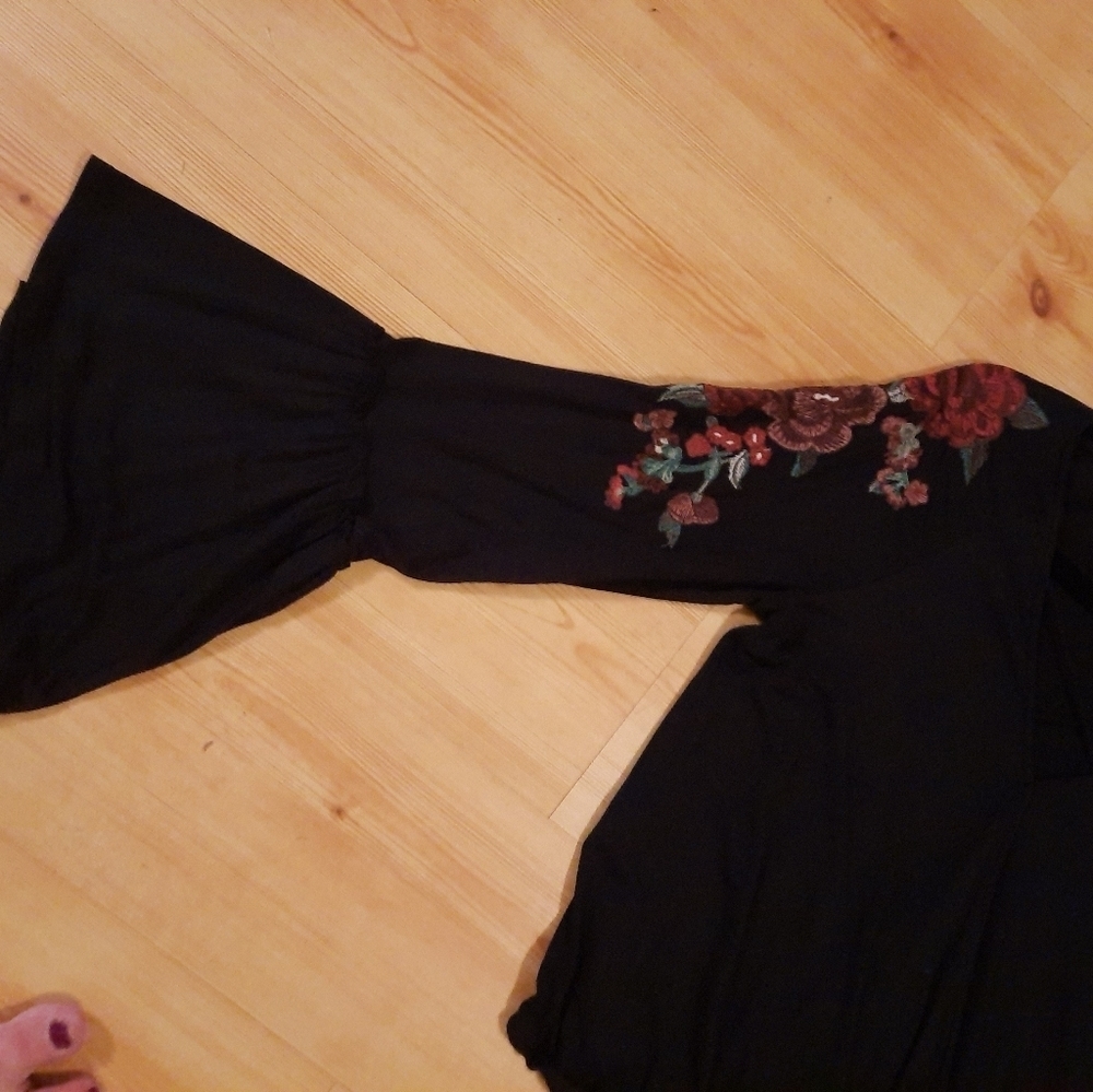 American Eagle Women's  Flared-Sleeved Top - Picture 3 of 4